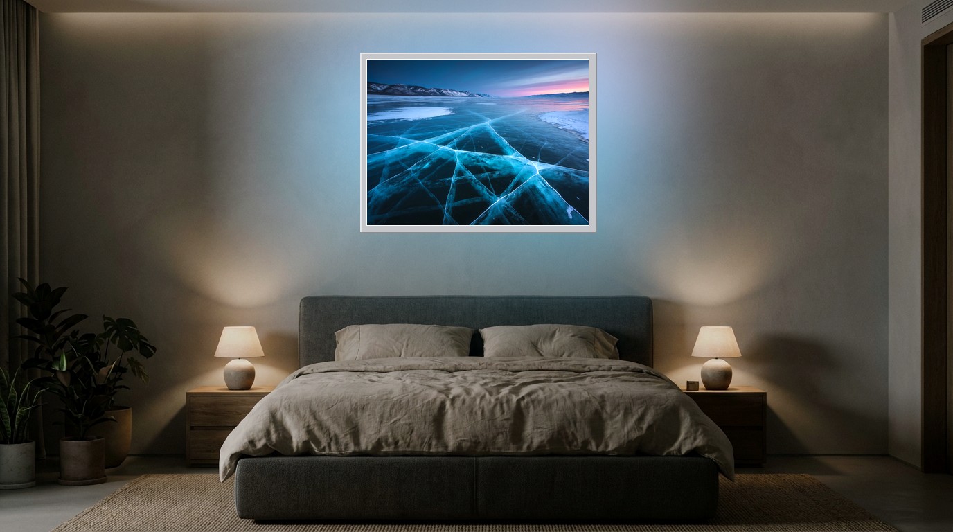 Eissee zur Blauen Stunde als Lichtposter im Schlafzimmer