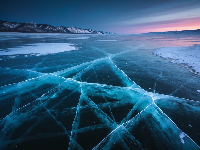 Eissee zur Blauen Stunde