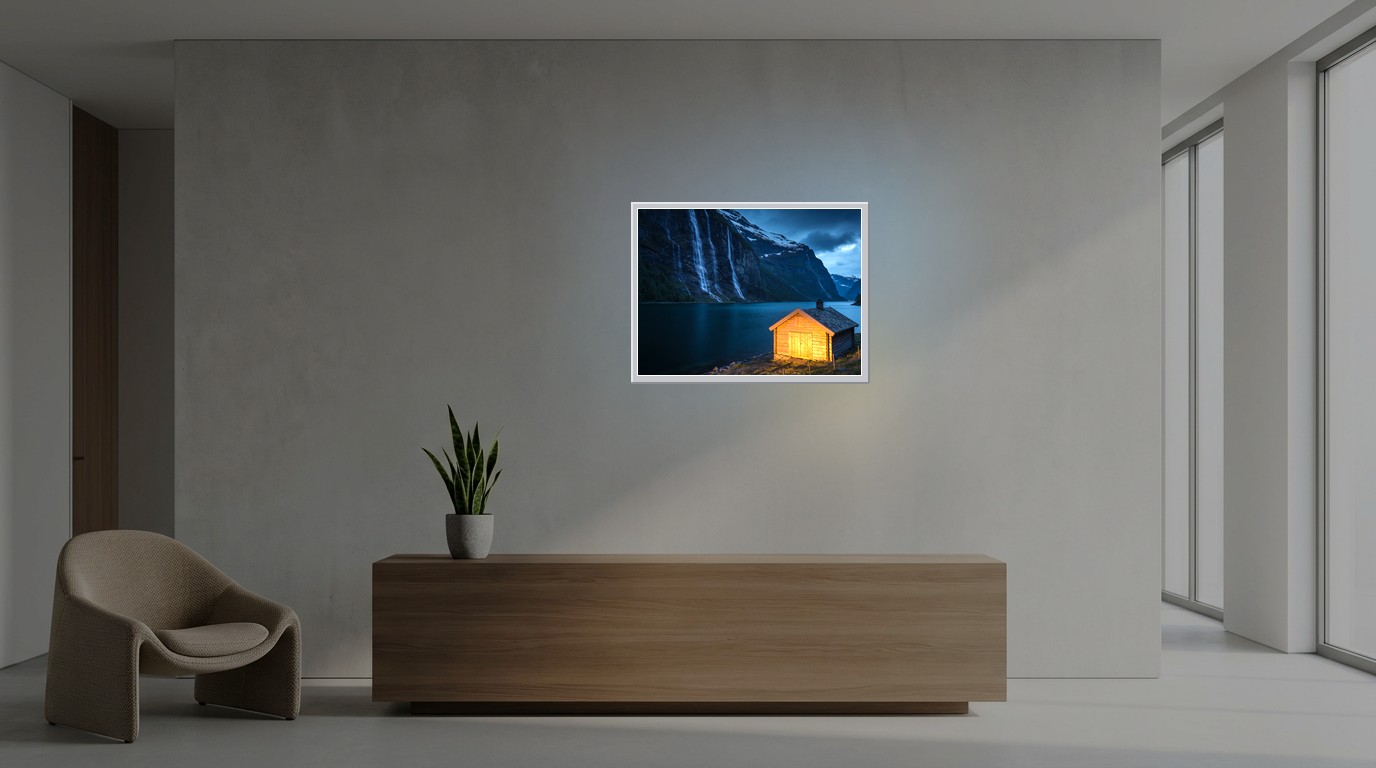 Norwegischer Fjord als Lichtposter im Büro