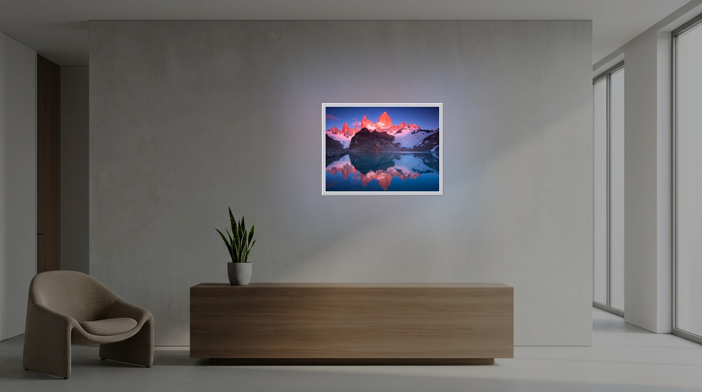 Patagonien im Alpenglühen als Lichtposter im Büro