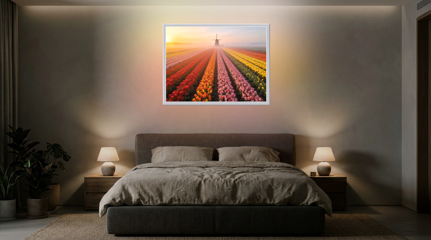 Tulpenfelder als Lichtposter im Schlafzimmer